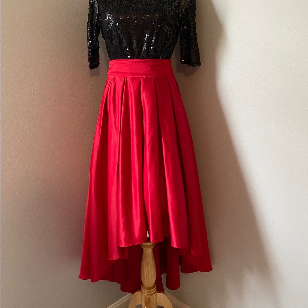 NWT Red hi low skirt